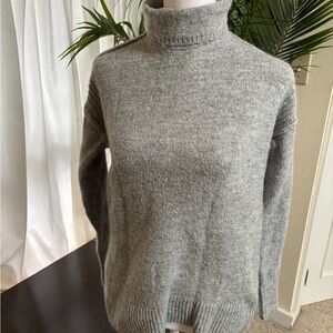 Gap Gray Turtleneck Sweater